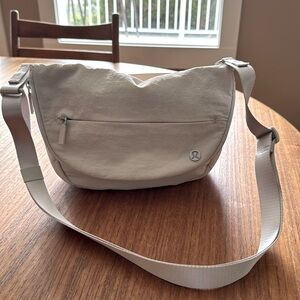 Lululemon All Night Festival Bag 5l, colour bone with silver hardware